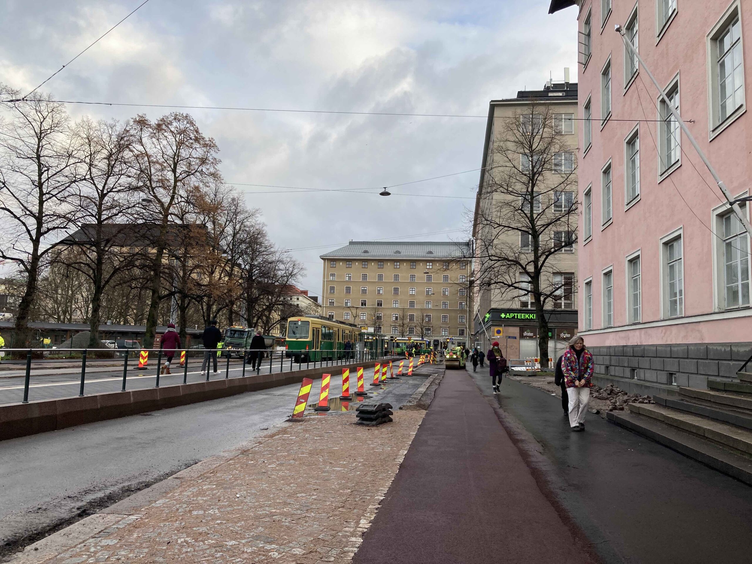 Helsinginkadulla uutta asfalttia jalankululle ja pyörätielle 2021